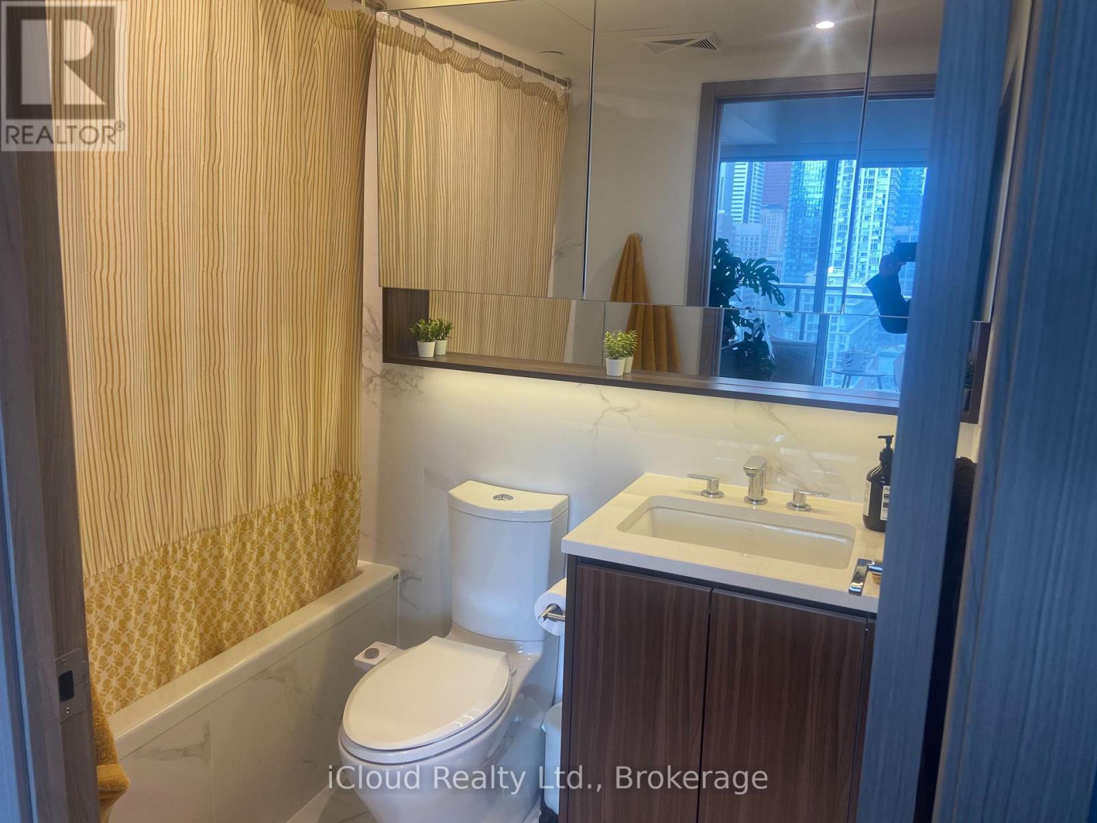 2502 - 38 Widmer Street, Toronto, ON - Indoor Photo Showing Bathroom