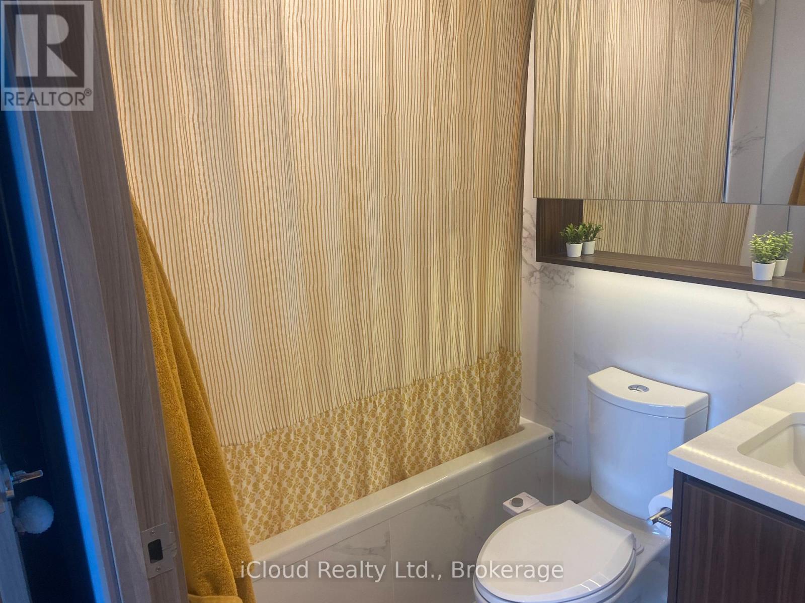 2502 - 38 Widmer Street, Toronto, ON - Indoor Photo Showing Bathroom