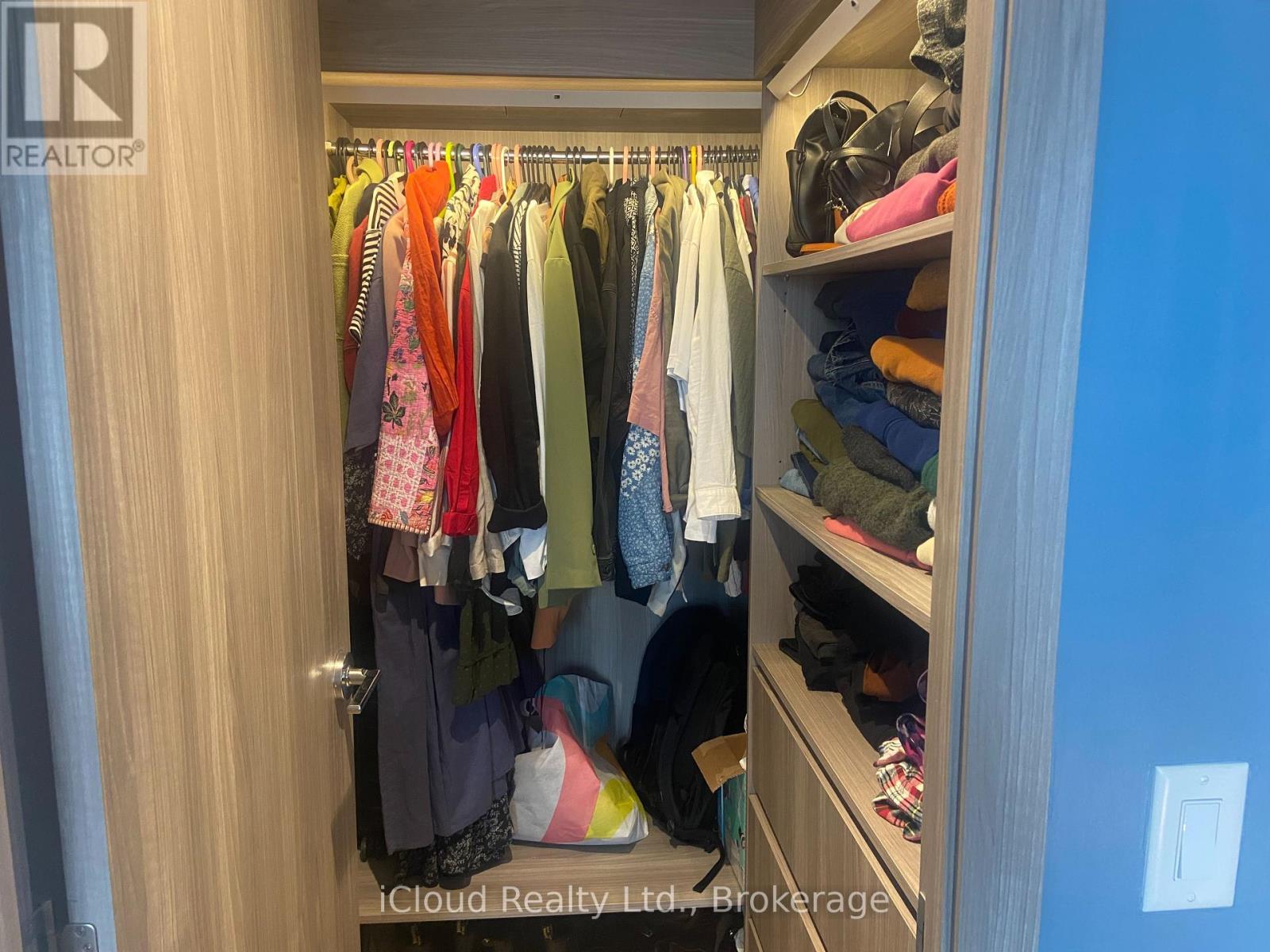 2502 - 38 Widmer Street, Toronto, ON - Indoor With Storage