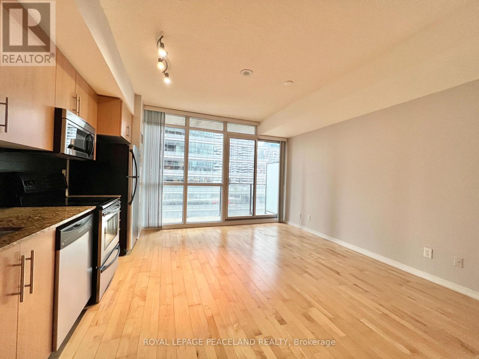 1206 - 65 Bremner Boulevard, Toronto, ON - Indoor Photo Showing Kitchen