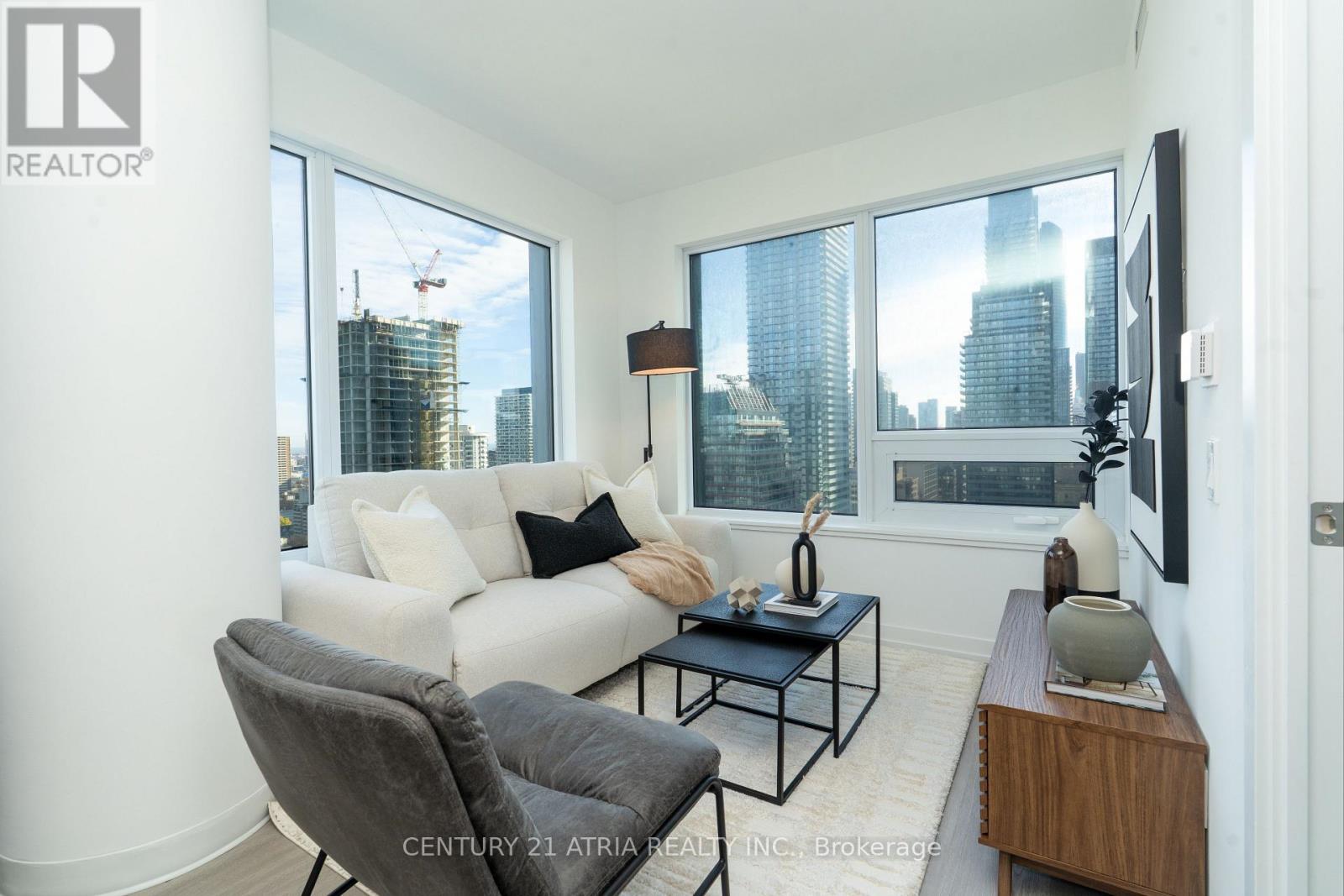 2712 - 8 Wellesley Street W, Toronto, ON - Indoor Photo Showing Living Room