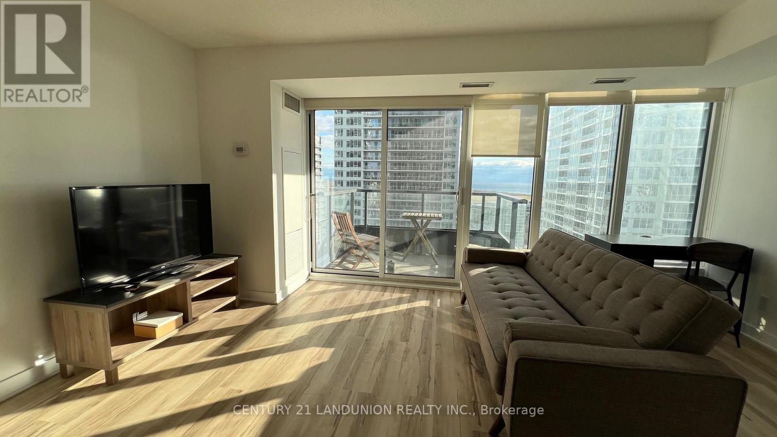 2602 - 70 Queens Wharf Road, Toronto, ON - Indoor Photo Showing Living Room