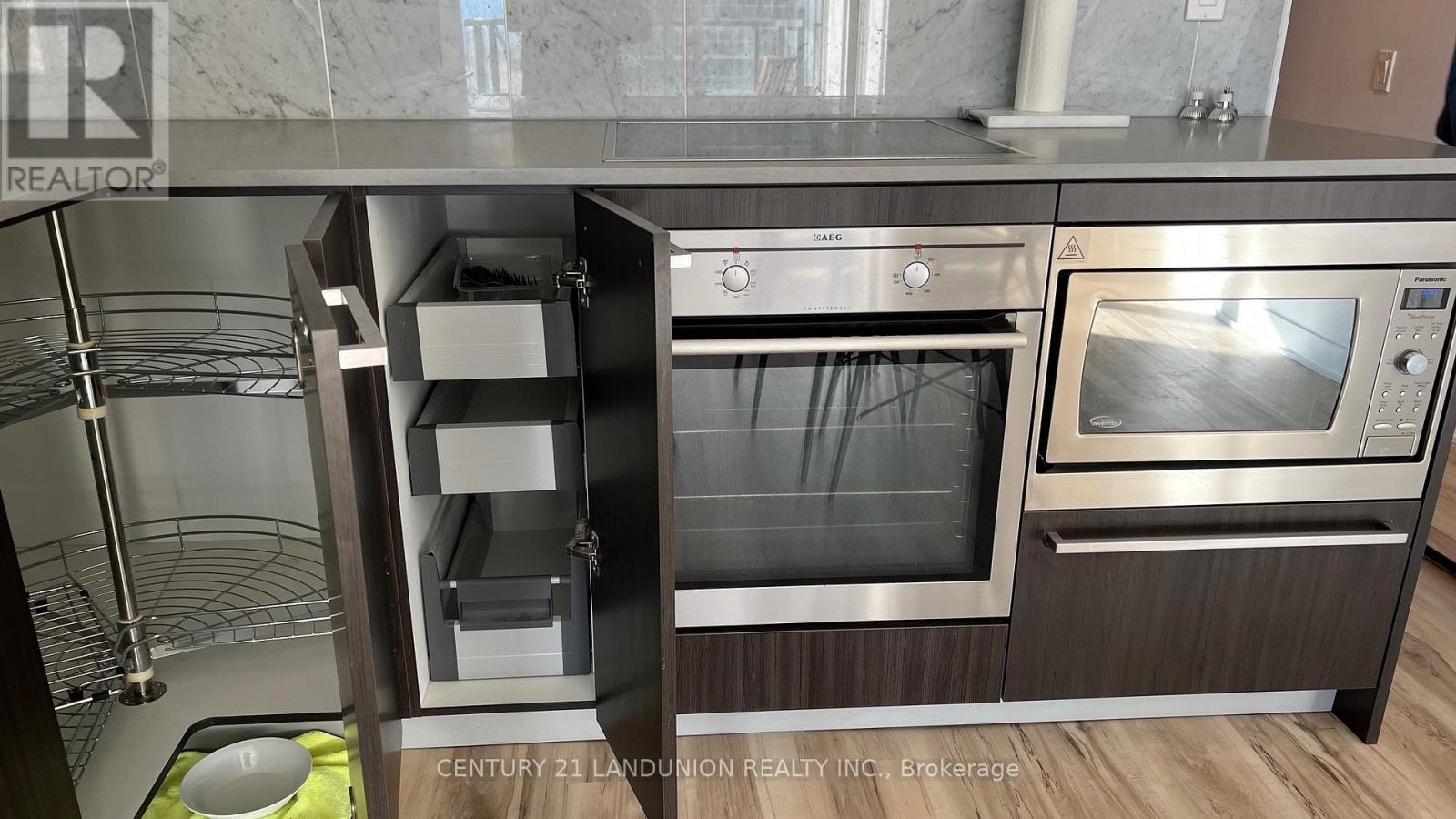 2602 - 70 Queens Wharf Road, Toronto, ON - Indoor Photo Showing Kitchen