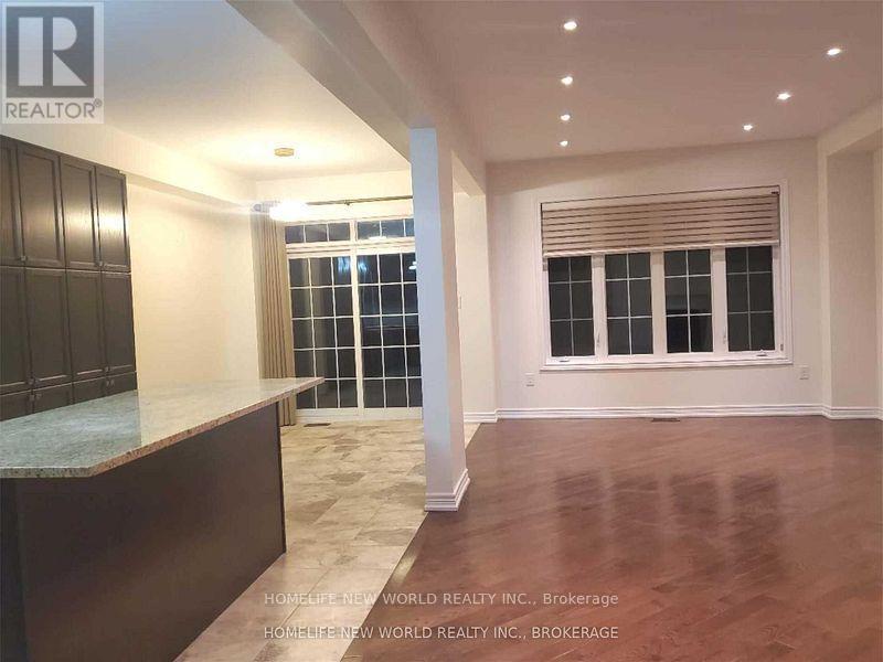 208 Hunting Ridges Upper Drive, Richmond Hill, ON - Indoor Photo Showing Other Room