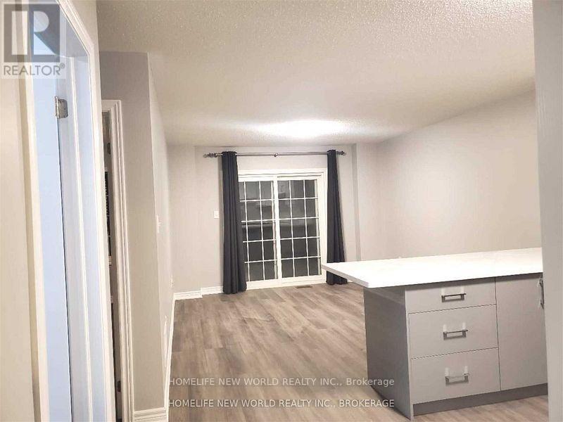 208 Hunting Ridges Grd Drive, Richmond Hill, ON - Indoor Photo Showing Other Room