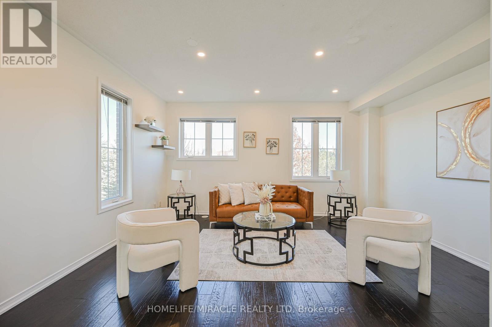 102 Cedar Lake Crescent, Brampton, ON - Indoor Photo Showing Living Room