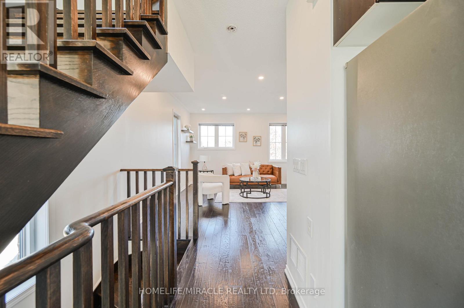 102 Cedar Lake Crescent, Brampton, ON - Indoor Photo Showing Other Room