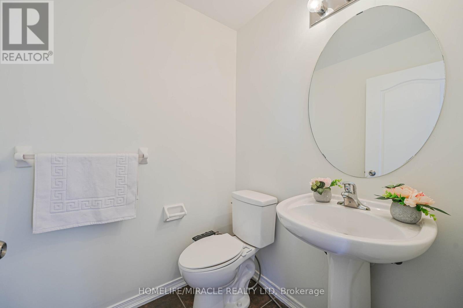 102 Cedar Lake Crescent, Brampton, ON - Indoor Photo Showing Bathroom