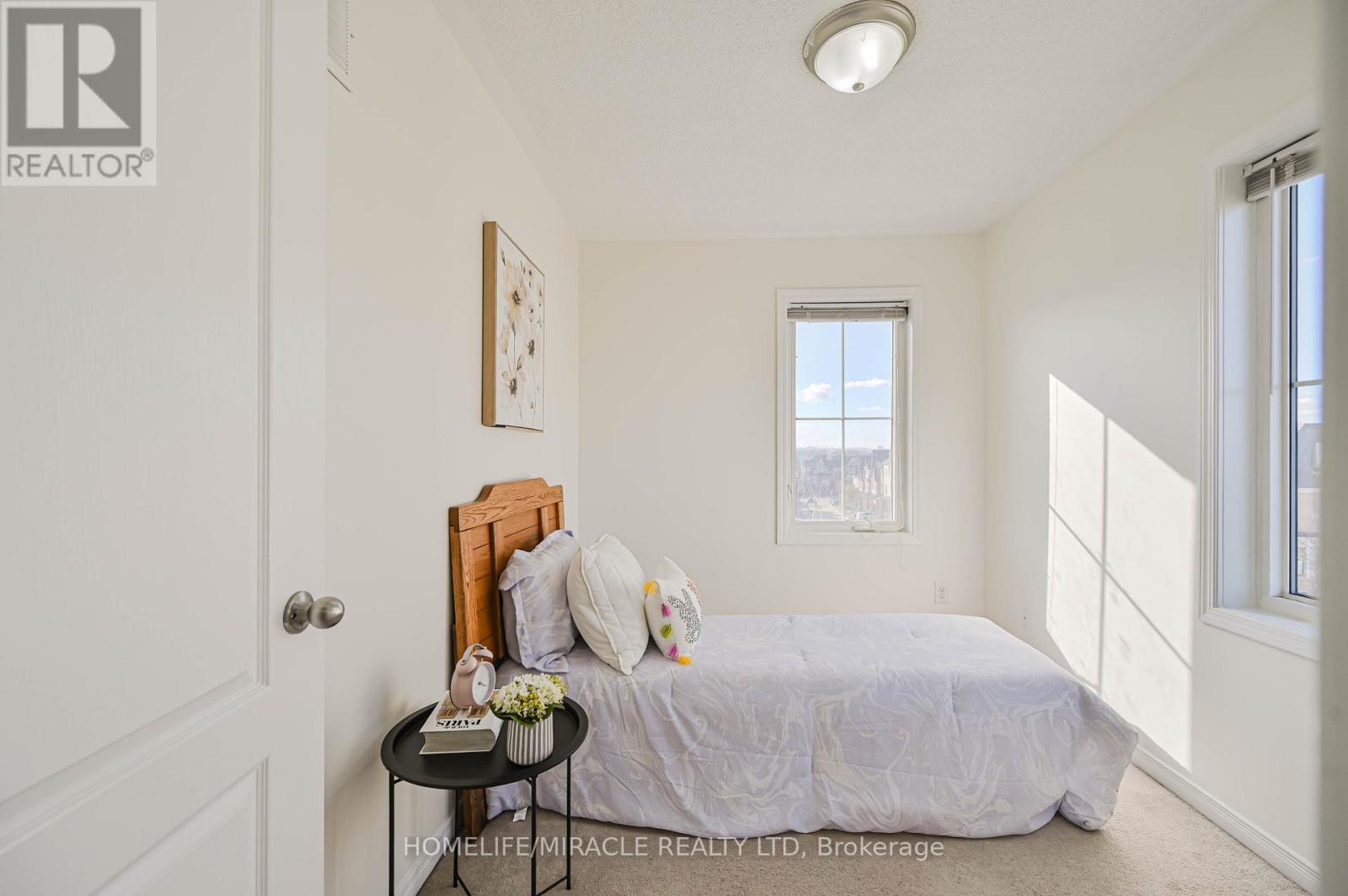 102 Cedar Lake Crescent, Brampton, ON - Indoor Photo Showing Bedroom
