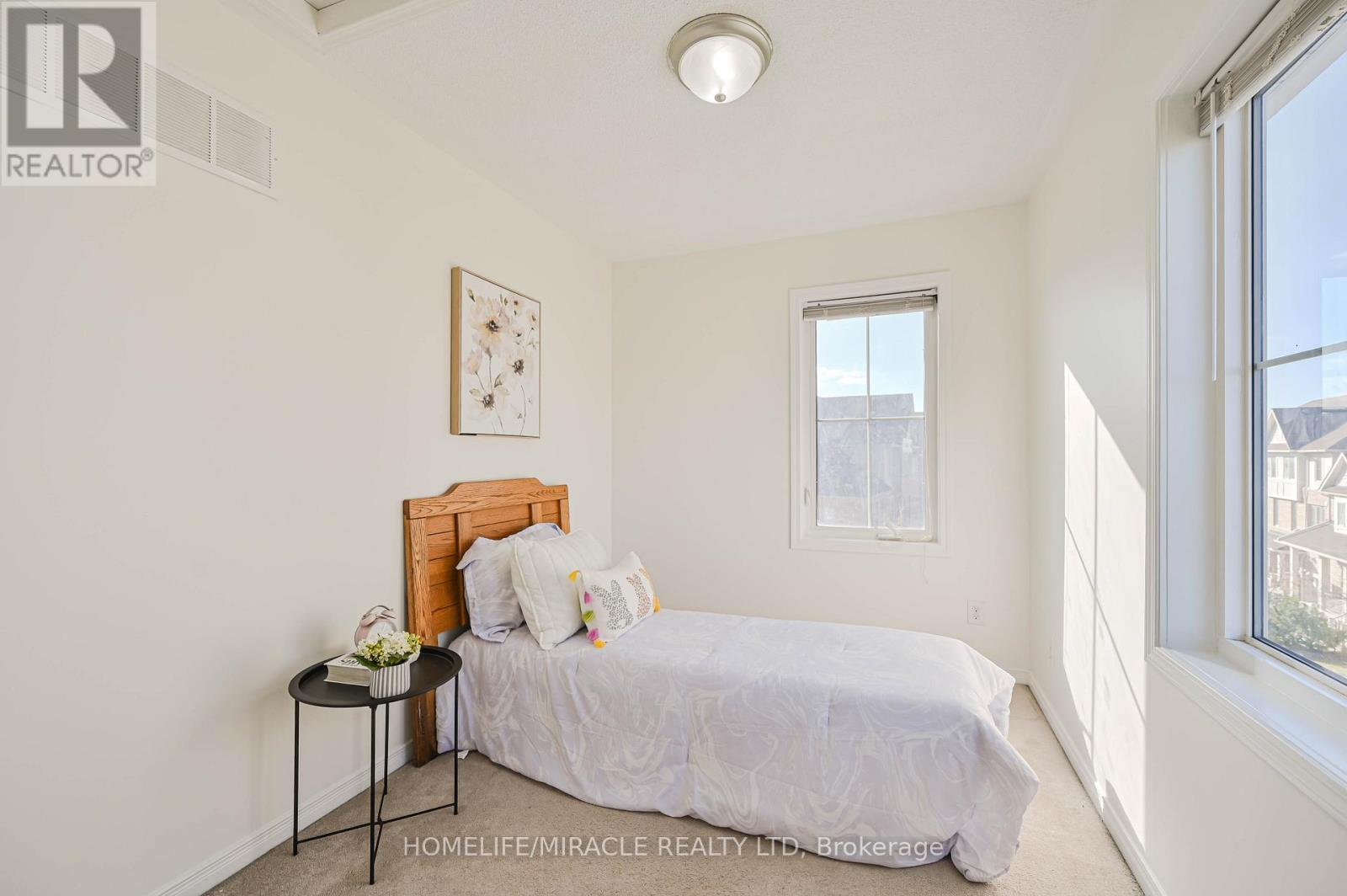 102 Cedar Lake Crescent, Brampton, ON - Indoor Photo Showing Bedroom