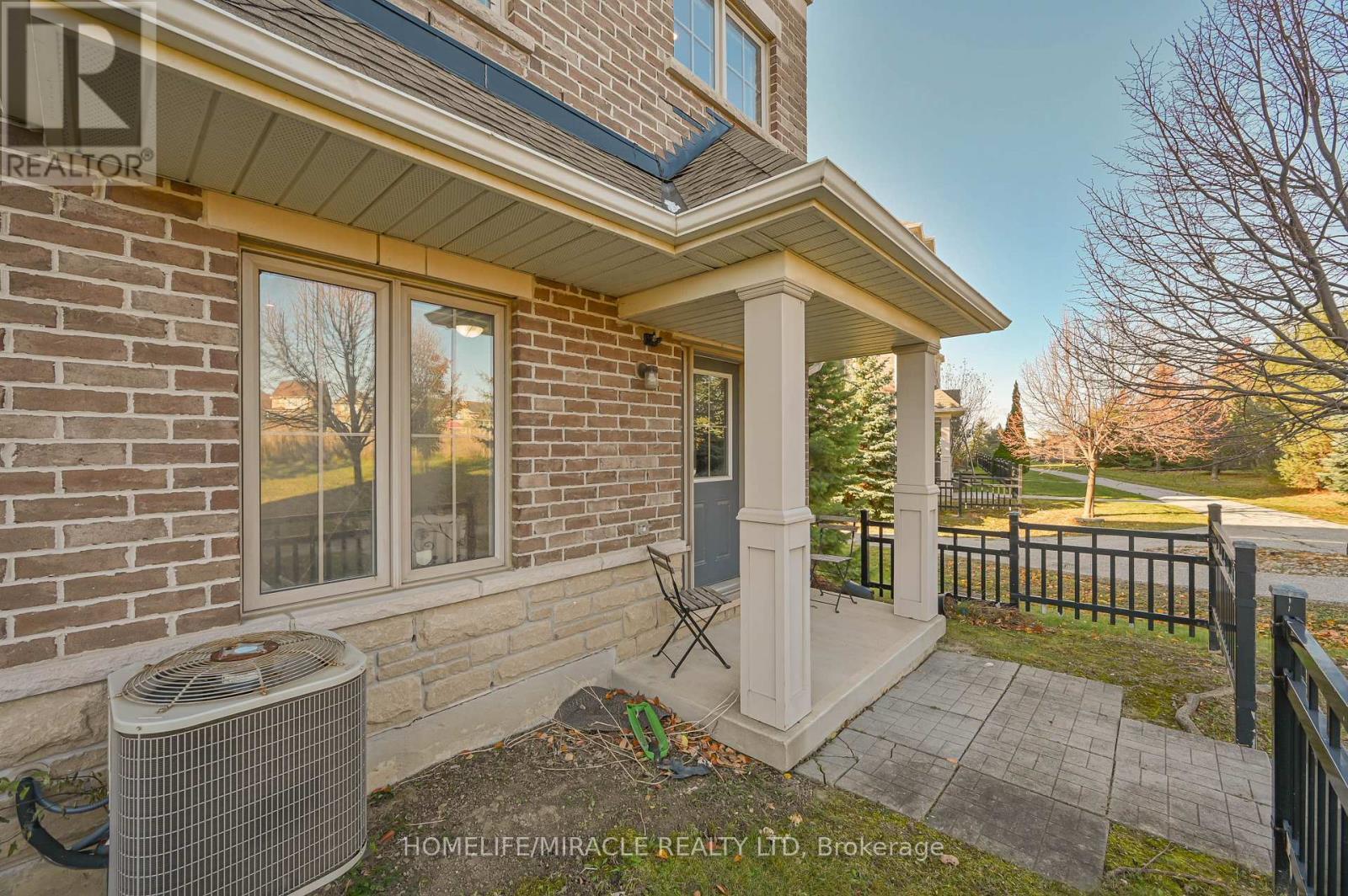 102 Cedar Lake Crescent, Brampton, ON - Outdoor