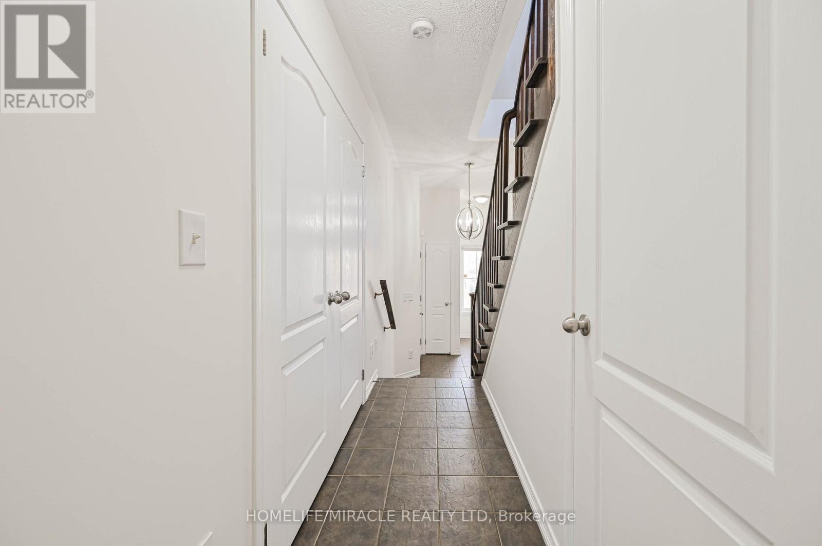 102 Cedar Lake Crescent, Brampton, ON - Indoor Photo Showing Other Room