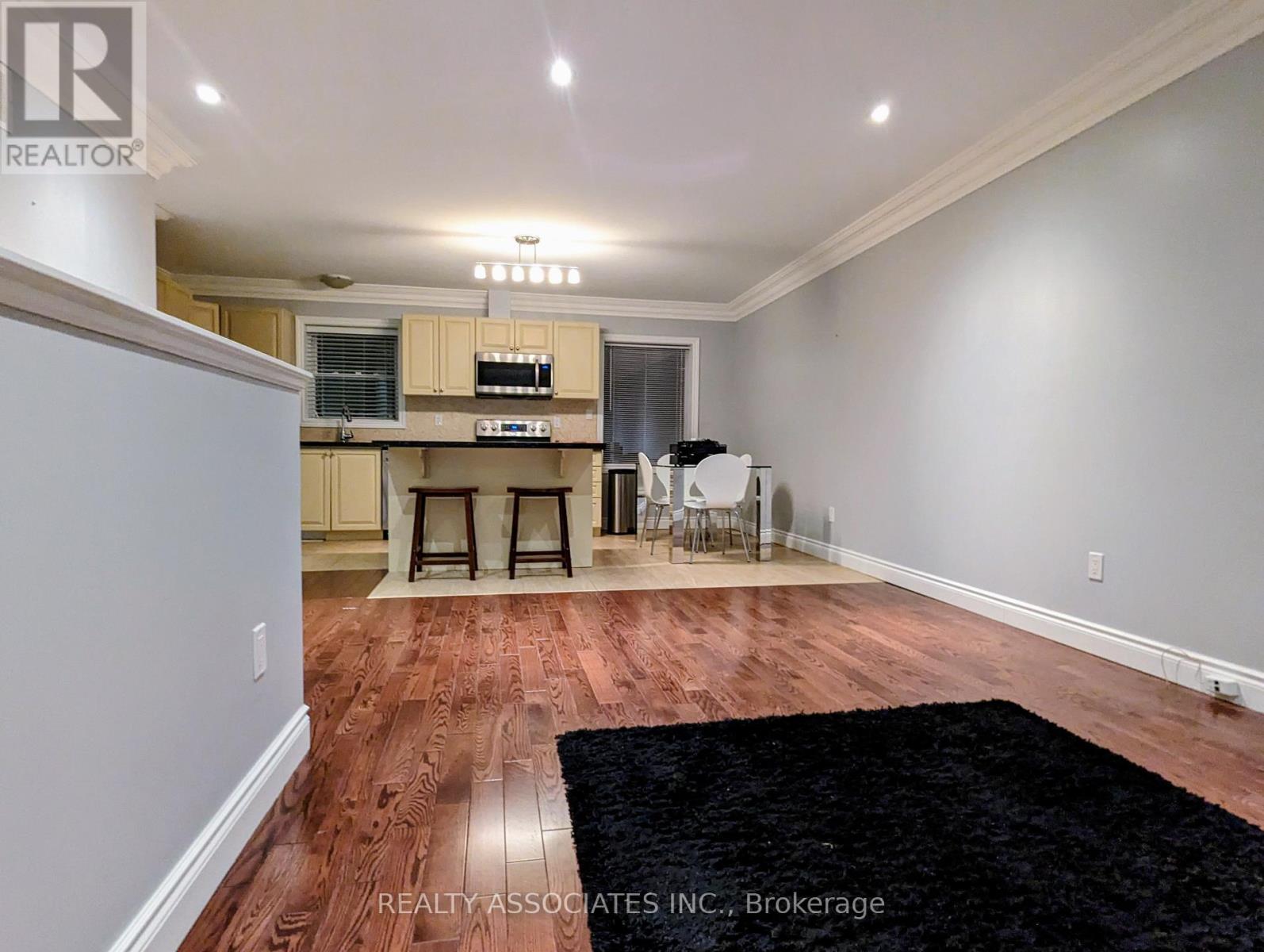 1315 Crossfield Bend, Mississauga, ON - Indoor Photo Showing Other Room
