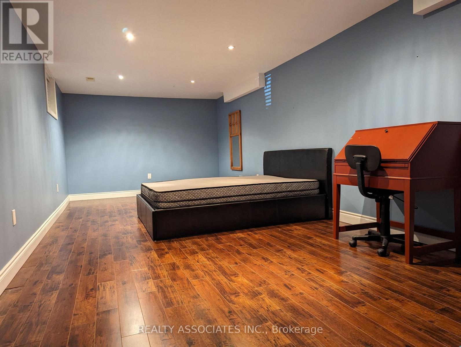 1315 Crossfield Bend, Mississauga, ON - Indoor Photo Showing Other Room