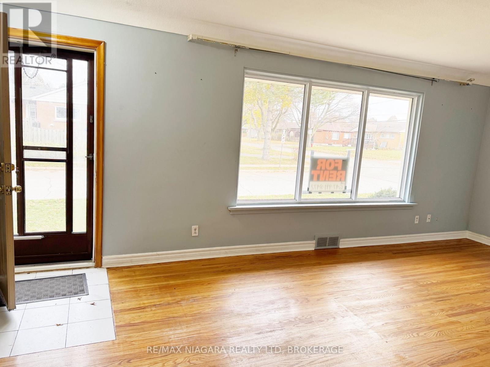 6427 Burdette Drive, Niagara Falls (Morrison), ON - Indoor Photo Showing Other Room