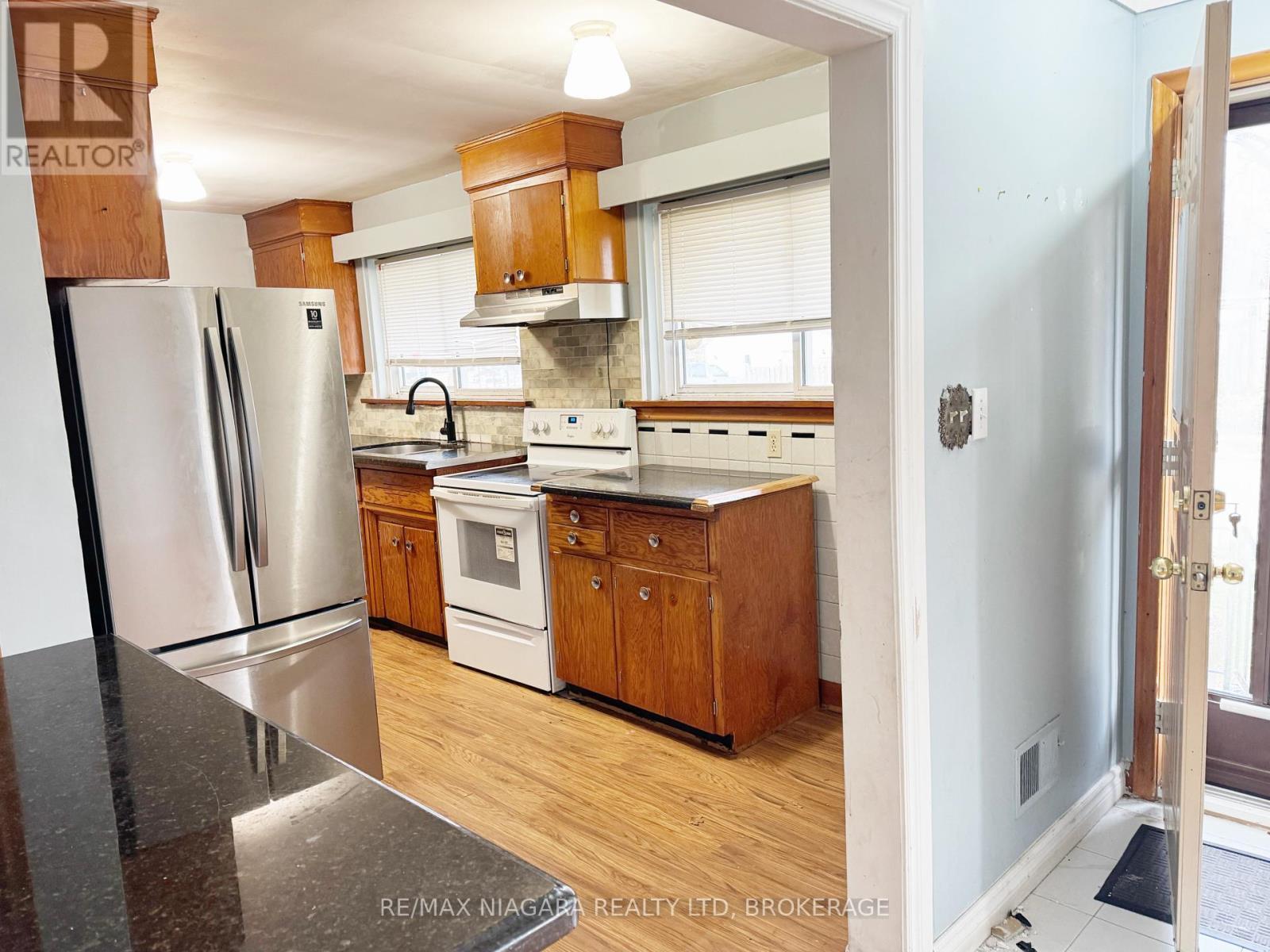 6427 Burdette Drive, Niagara Falls (Morrison), ON - Indoor Photo Showing Kitchen