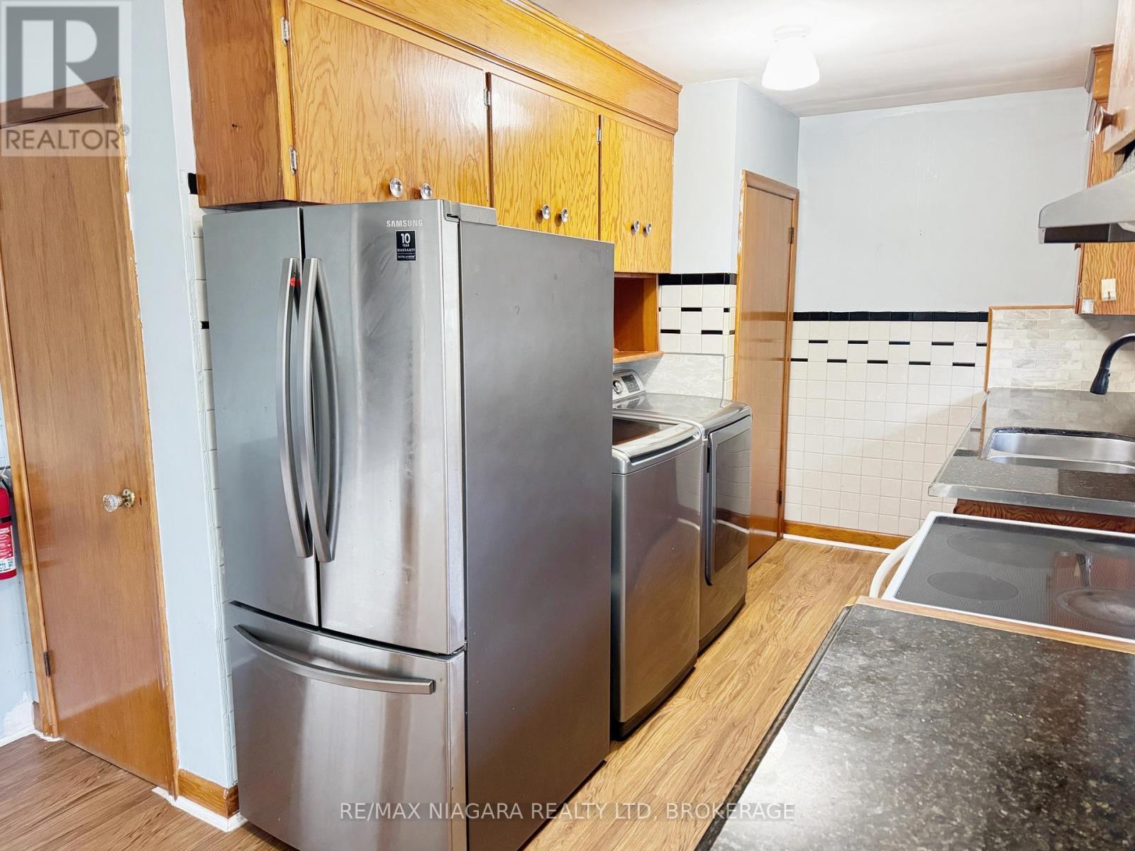 6427 Burdette Drive, Niagara Falls (Morrison), ON - Indoor Photo Showing Kitchen
