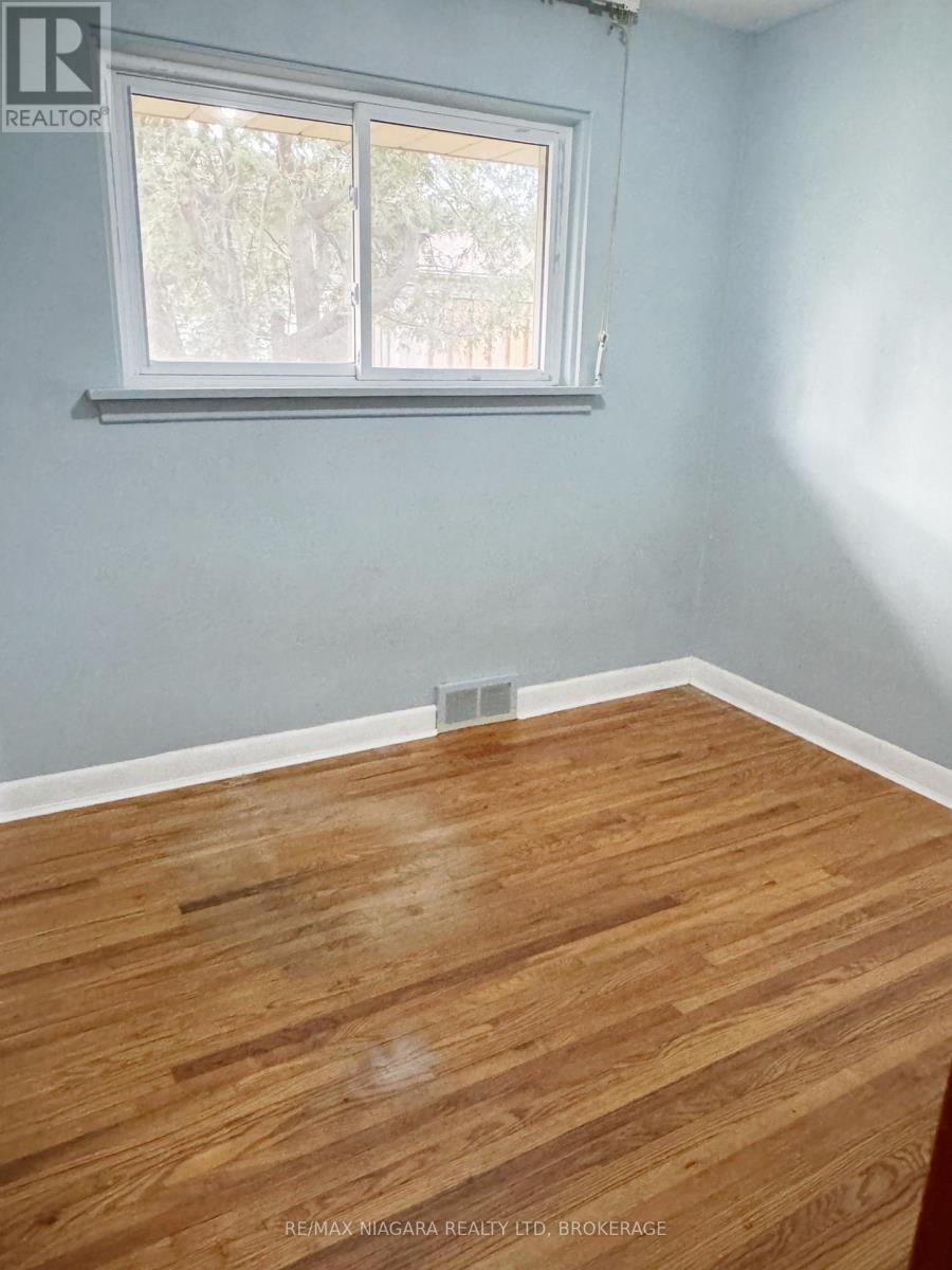 6427 Burdette Drive, Niagara Falls (Morrison), ON - Indoor Photo Showing Other Room