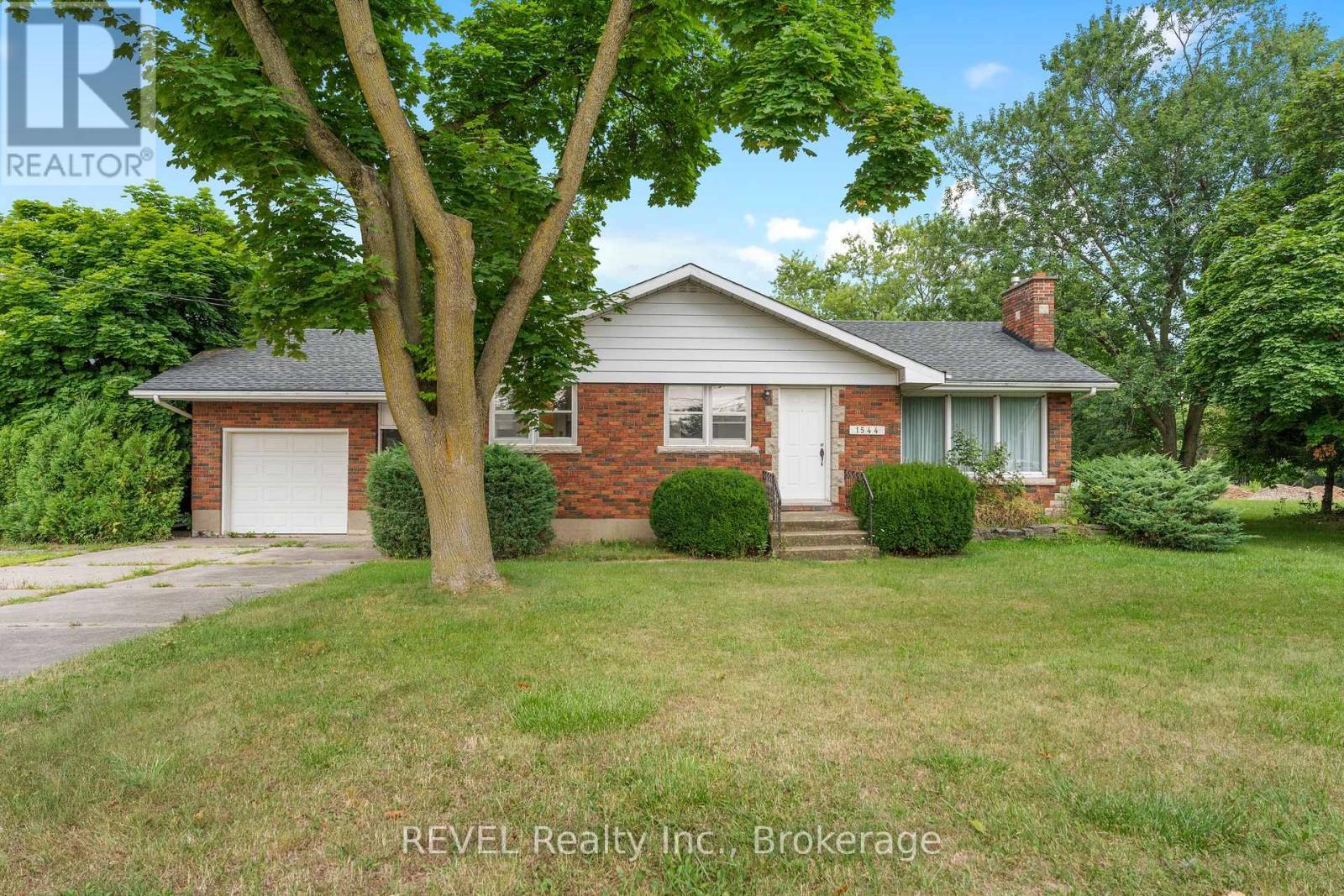 1544 Four Mile Creek Road, Niagara-On-The-Lake (Virgil), ON - Outdoor With Facade