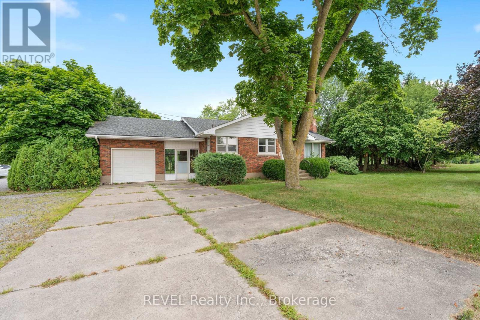 1544 Four Mile Creek Road, Niagara-On-The-Lake (Virgil), ON - Outdoor With Facade