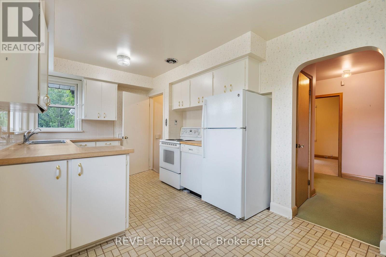 1544 Four Mile Creek Road, Niagara-On-The-Lake (Virgil), ON - Indoor Photo Showing Kitchen