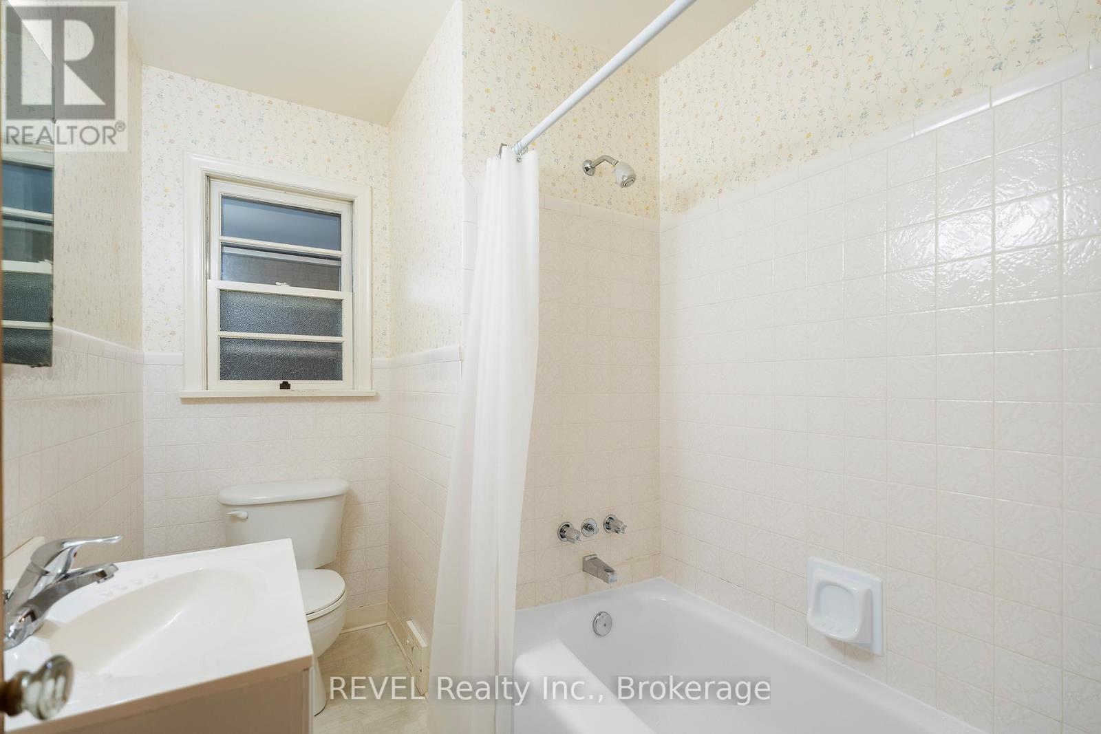 1544 Four Mile Creek Road, Niagara-On-The-Lake (Virgil), ON - Indoor Photo Showing Bathroom