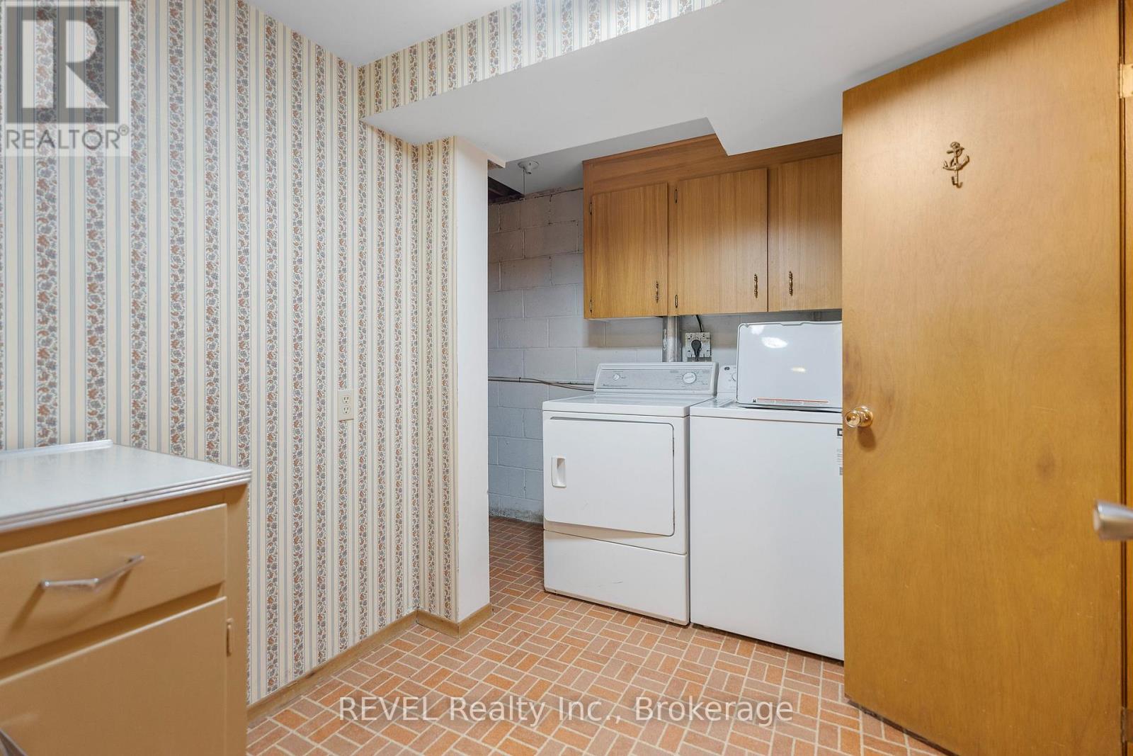 1544 Four Mile Creek Road, Niagara-On-The-Lake (Virgil), ON - Indoor Photo Showing Laundry Room