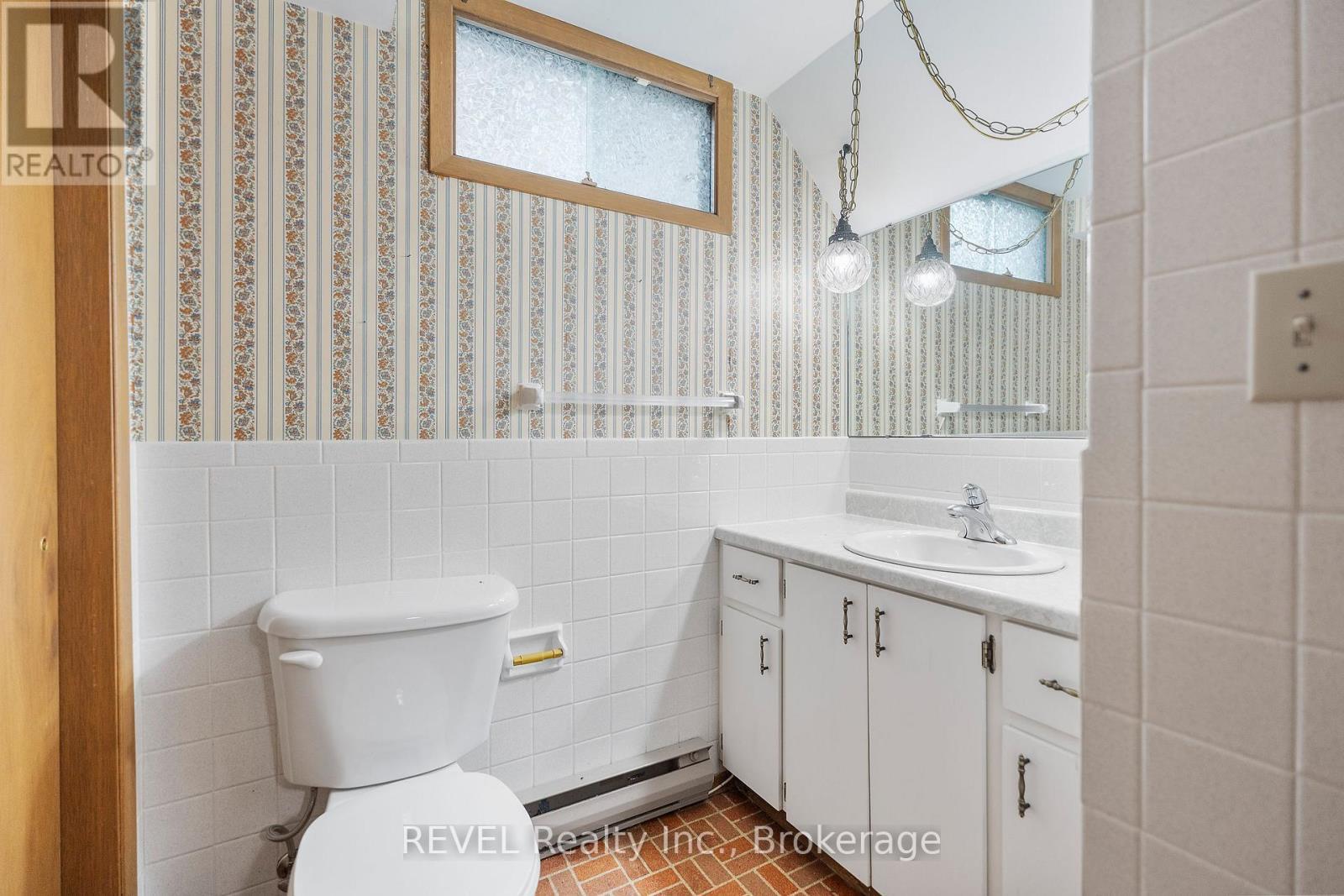 1544 Four Mile Creek Road, Niagara-On-The-Lake (Virgil), ON - Indoor Photo Showing Bathroom