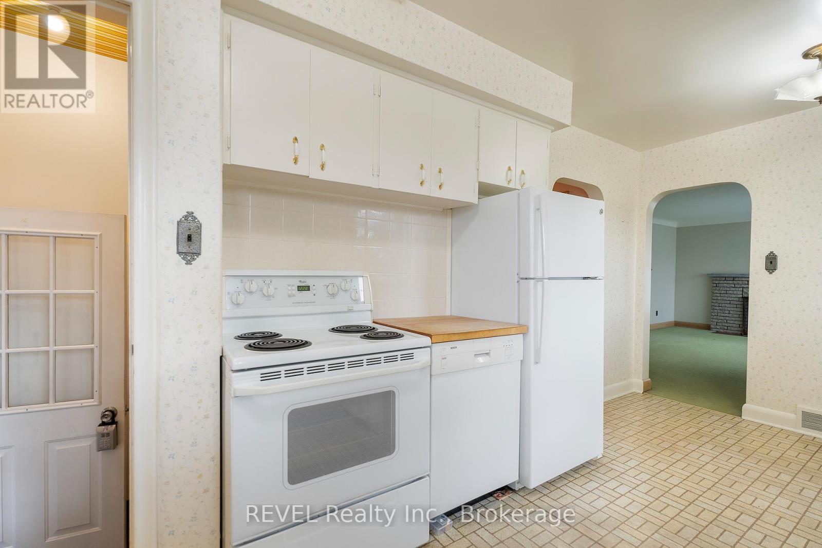 1544 Four Mile Creek Road, Niagara-On-The-Lake (Virgil), ON - Indoor Photo Showing Kitchen