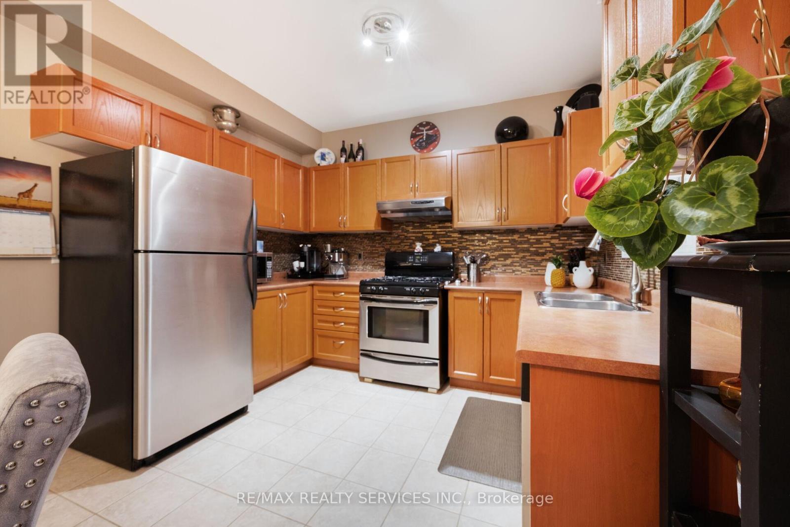 56 Pappain Crescent, Brampton, ON - Indoor Photo Showing Kitchen With Double Sink
