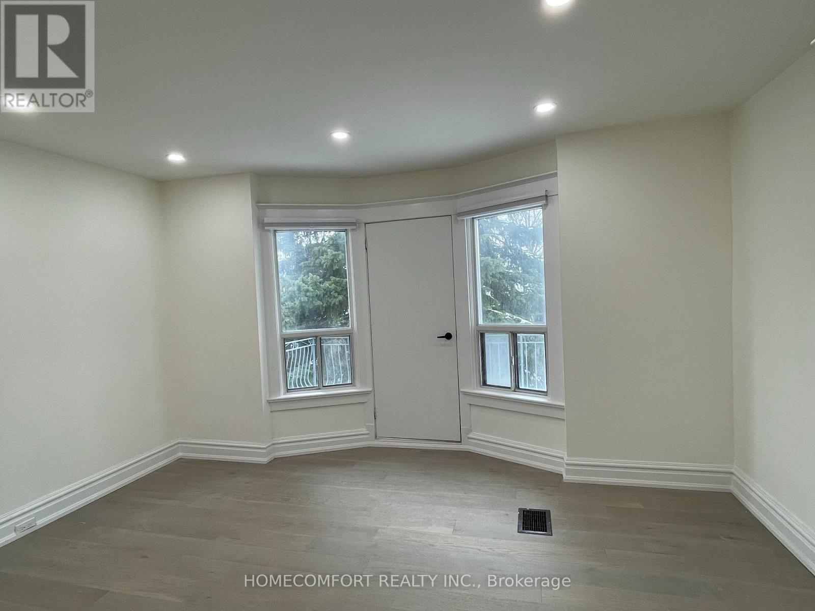 Upper - 33 Strathmore Boulevard, Toronto, ON - Indoor Photo Showing Other Room