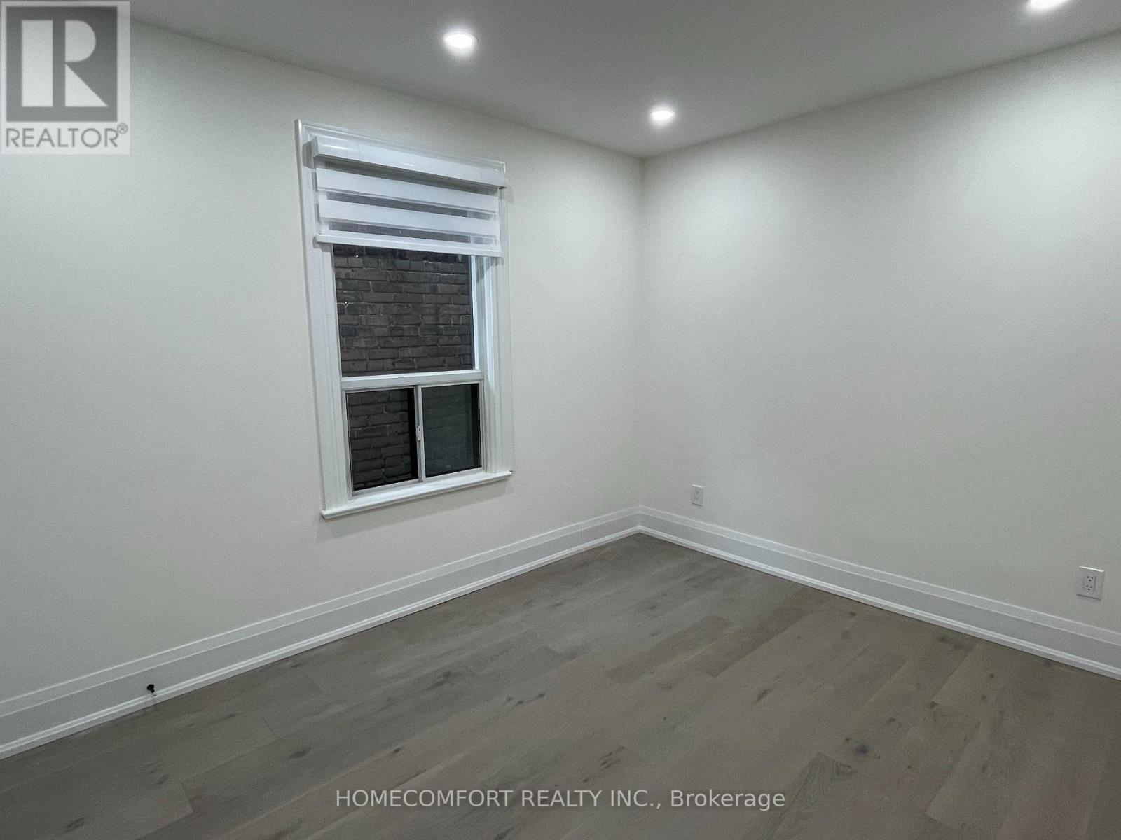 Upper - 33 Strathmore Boulevard, Toronto, ON - Indoor Photo Showing Other Room