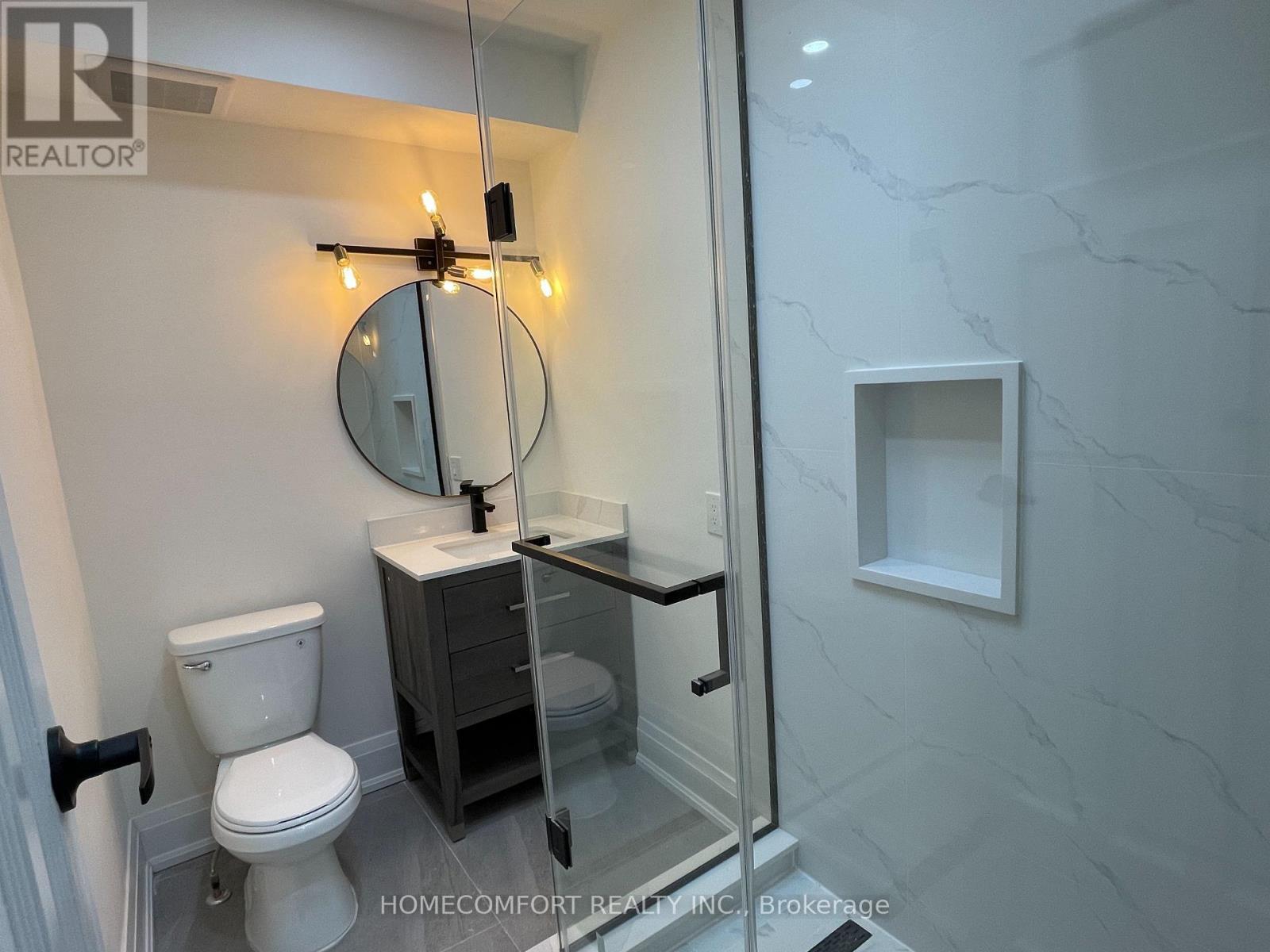Upper - 33 Strathmore Boulevard, Toronto, ON - Indoor Photo Showing Bathroom