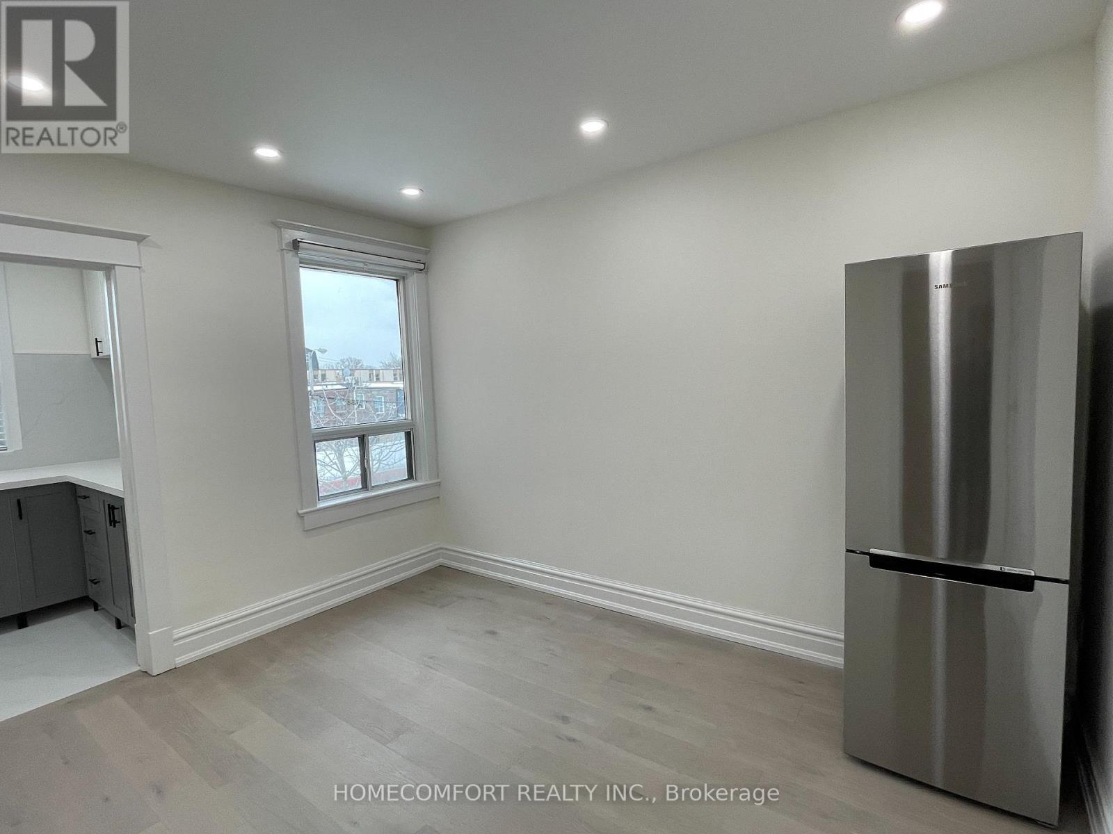 Upper - 33 Strathmore Boulevard, Toronto, ON - Indoor Photo Showing Other Room