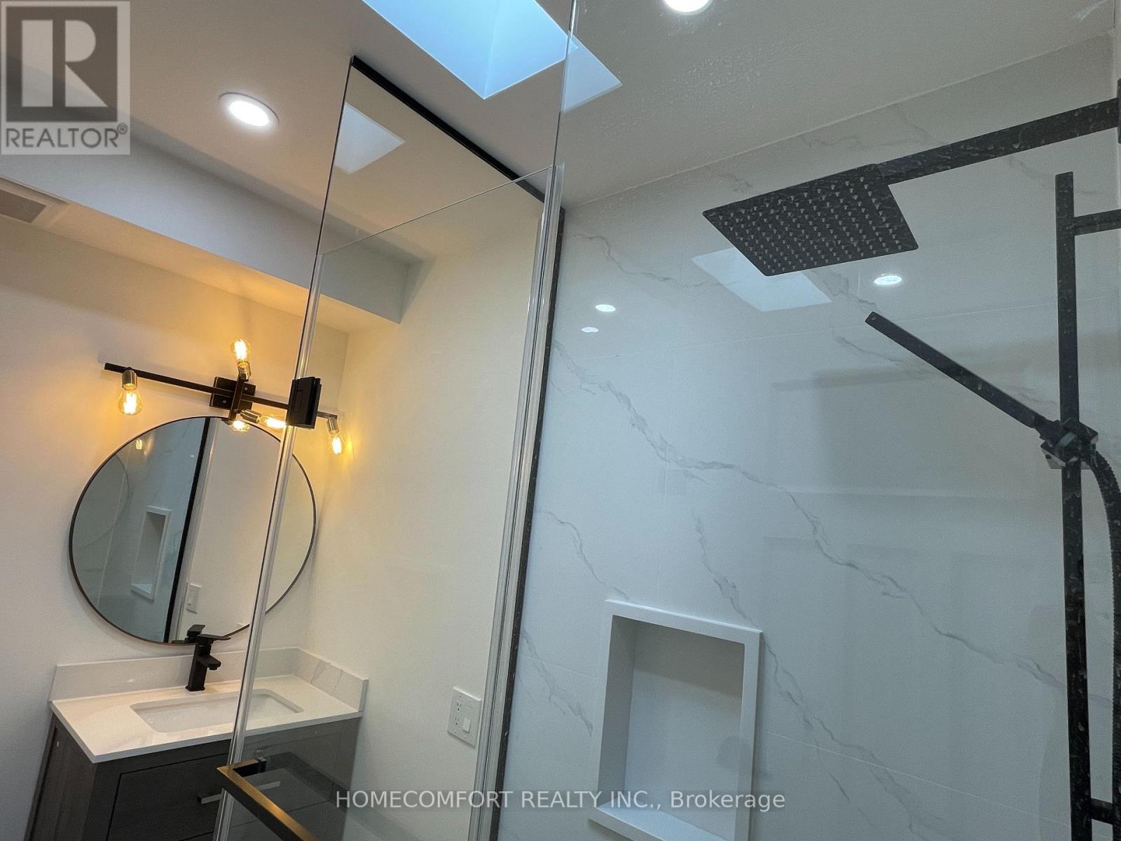 Upper - 33 Strathmore Boulevard, Toronto, ON - Indoor Photo Showing Bathroom