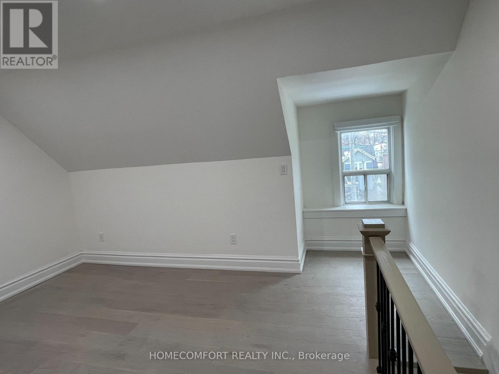 Upper - 33 Strathmore Boulevard, Toronto, ON - Indoor Photo Showing Other Room