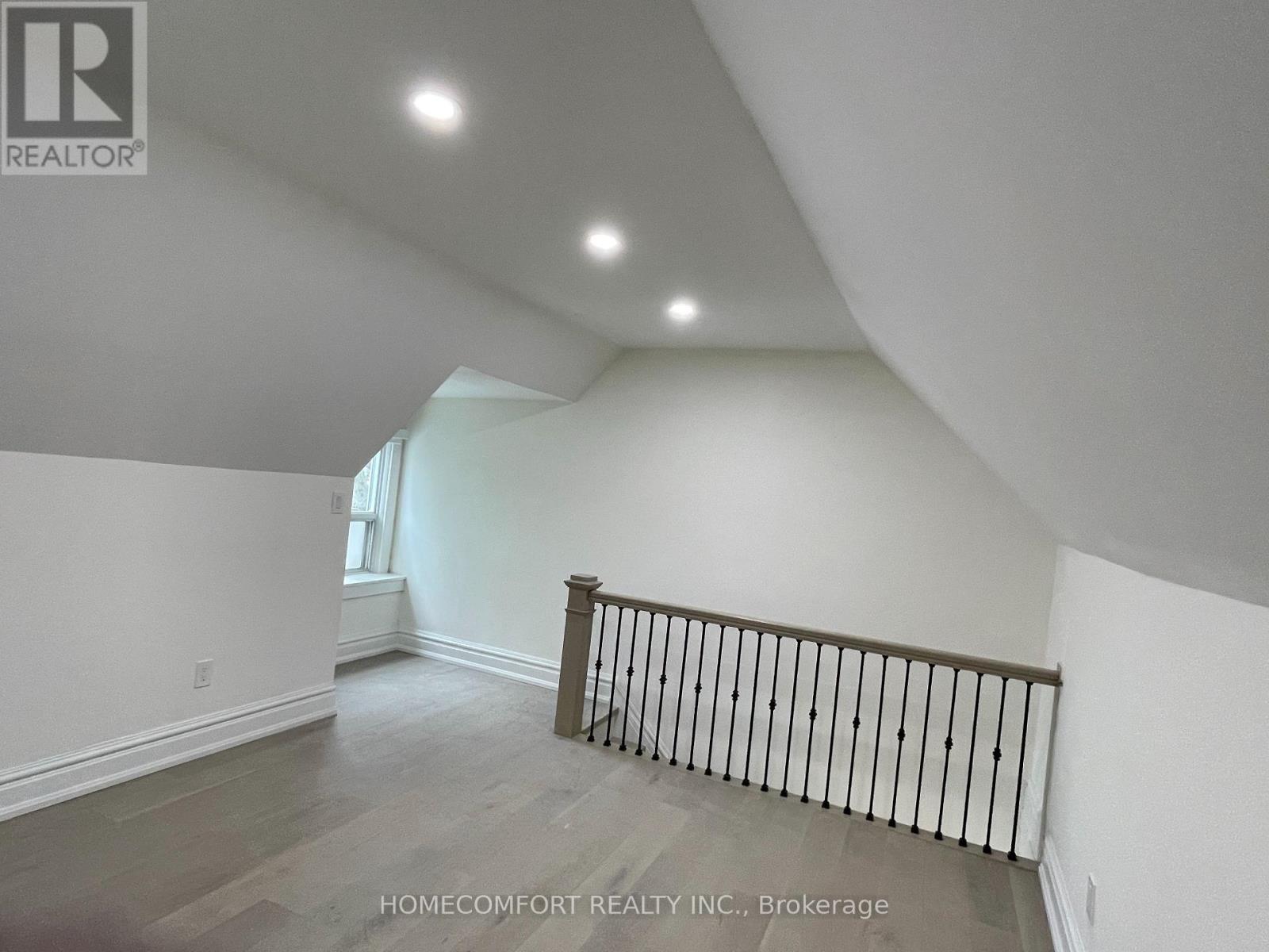 Upper - 33 Strathmore Boulevard, Toronto, ON - Indoor Photo Showing Other Room