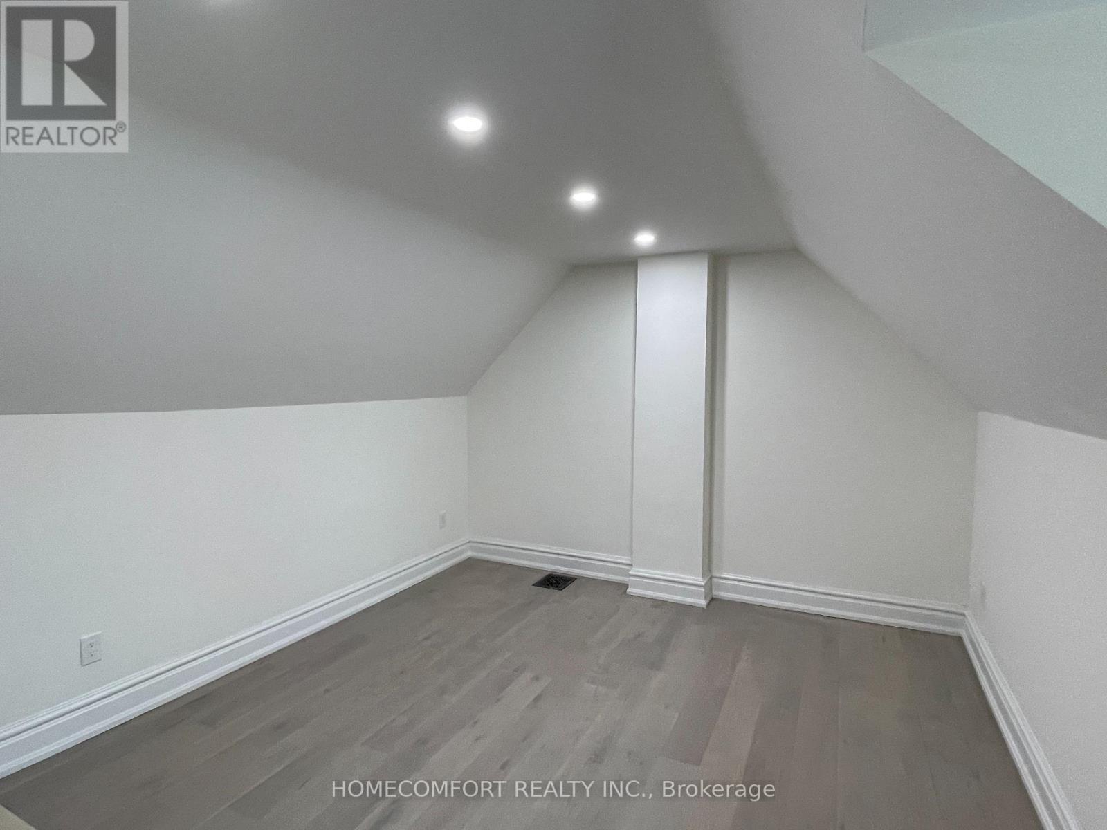Upper - 33 Strathmore Boulevard, Toronto, ON - Indoor Photo Showing Other Room