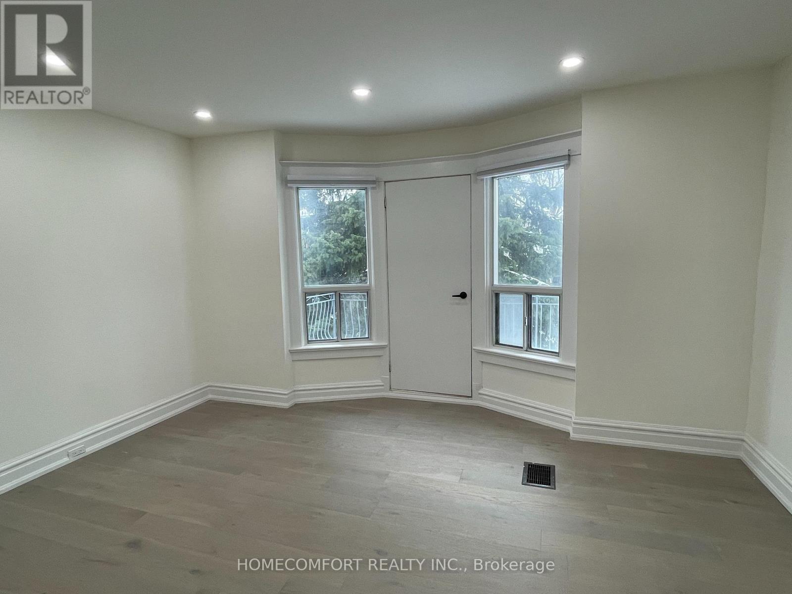 Upper - 33 Strathmore Boulevard, Toronto, ON - Indoor Photo Showing Other Room