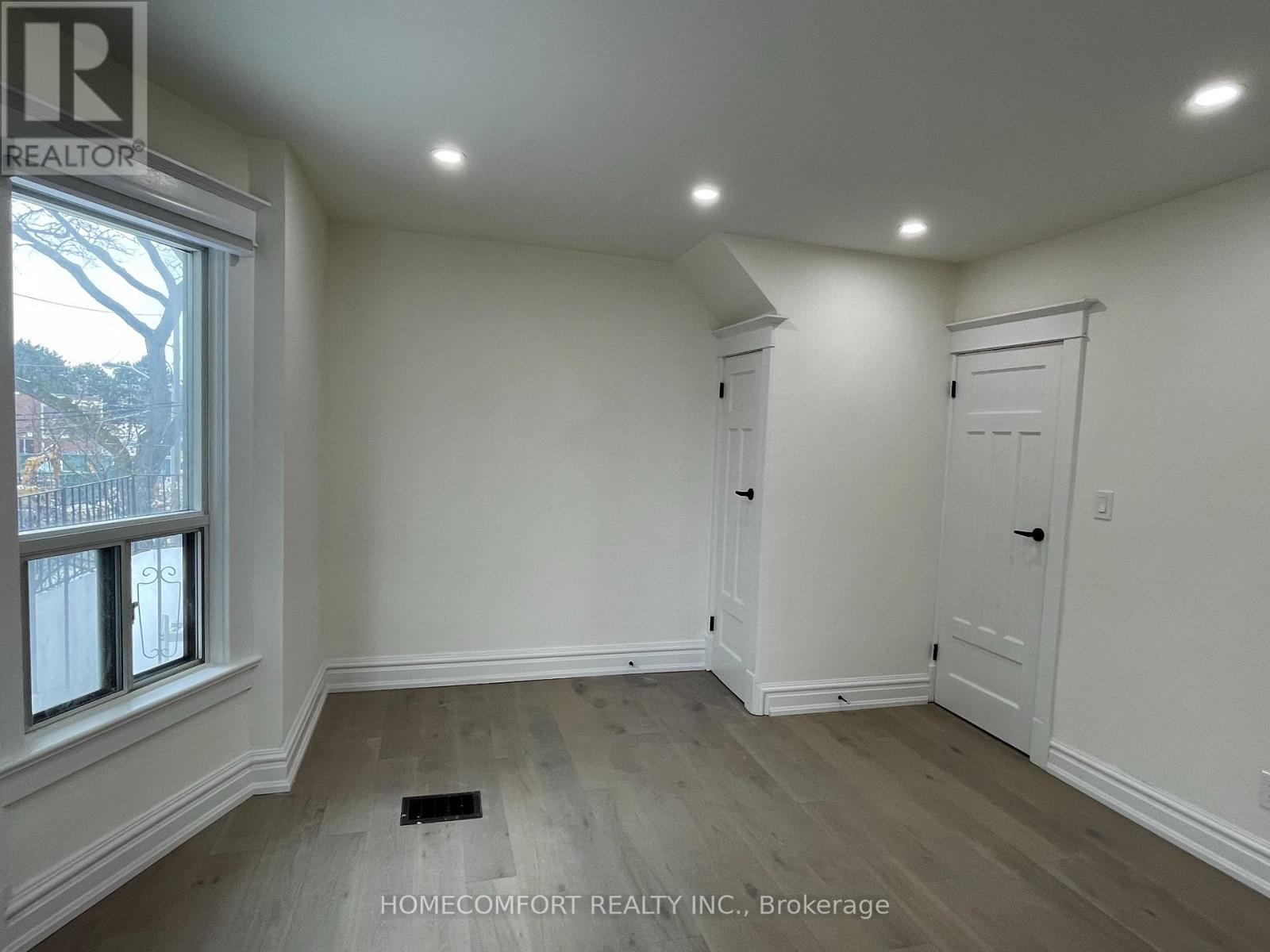 Upper - 33 Strathmore Boulevard, Toronto, ON - Indoor Photo Showing Other Room