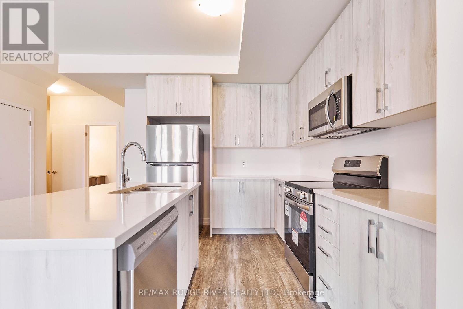 82 Ziibi Way, Clarington, ON - Indoor Photo Showing Kitchen With Stainless Steel Kitchen With Double Sink With Upgraded Kitchen