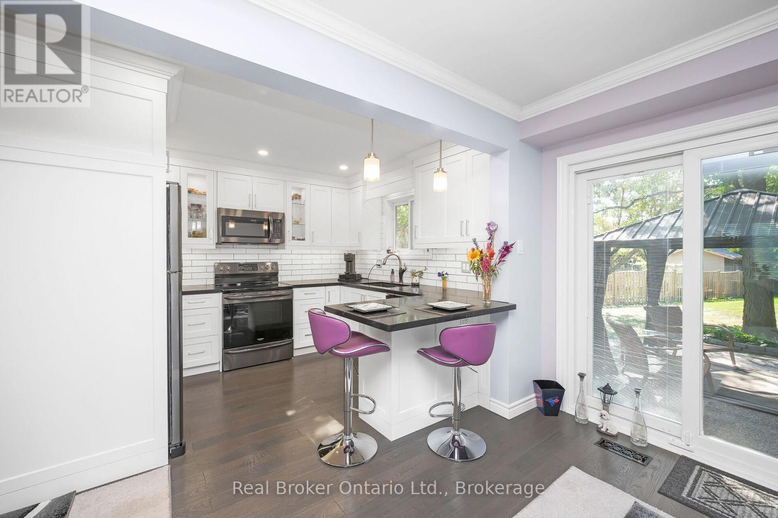 163 Ross Lane, Oakville (Ro River Oaks), ON - Indoor Photo Showing Kitchen