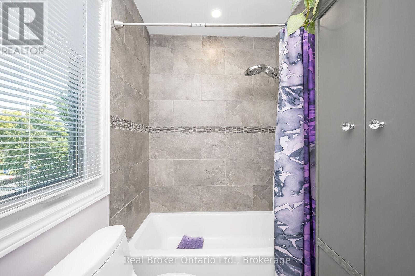 163 Ross Lane, Oakville (Ro River Oaks), ON - Indoor Photo Showing Bathroom