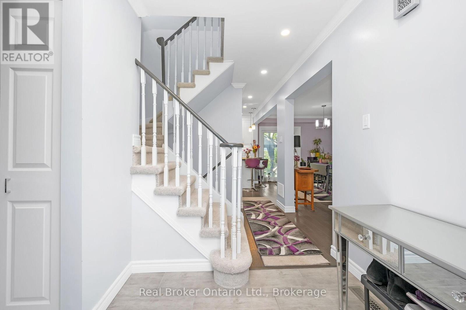 163 Ross Lane, Oakville (Ro River Oaks), ON - Indoor Photo Showing Other Room