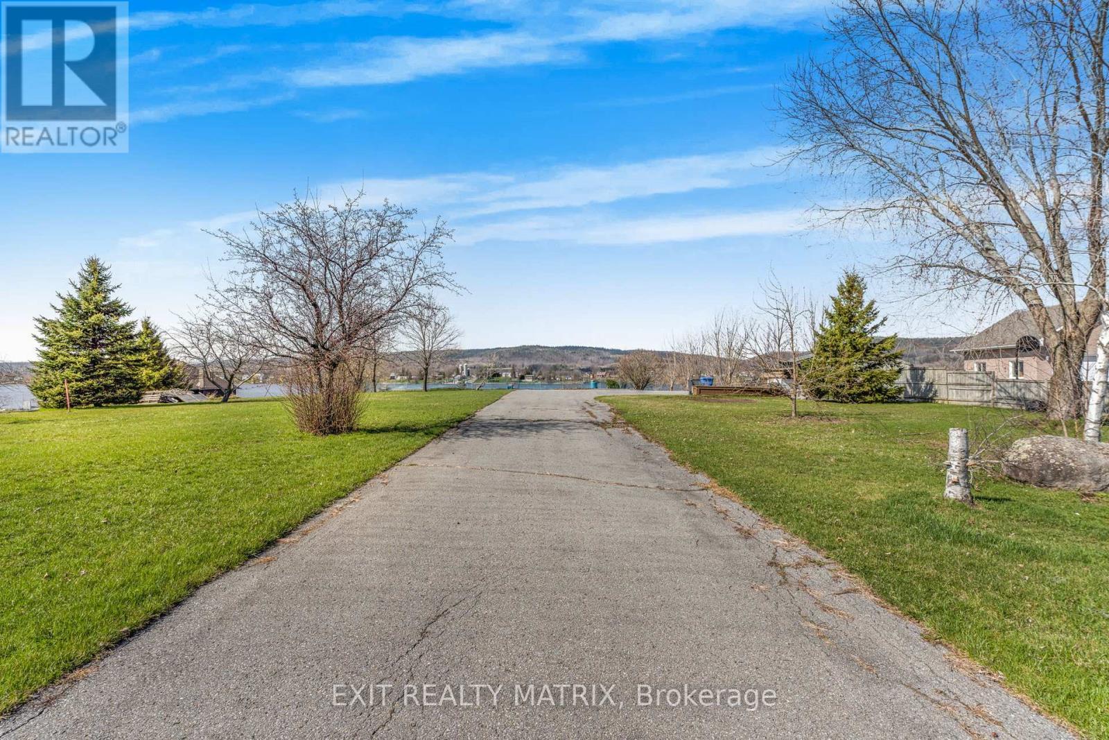 1755 Rue Lajoie Street, Alfred And Plantagenet, ON