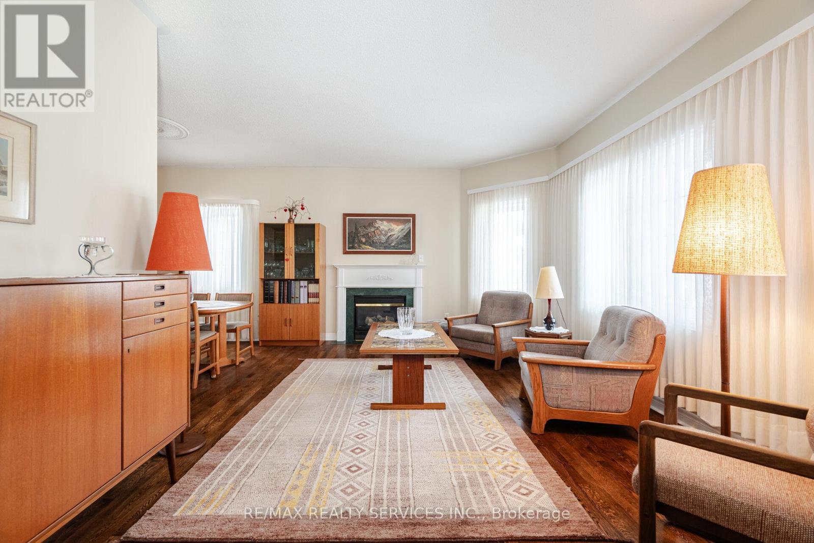 10 Orchard Park Gate, Brampton, ON - Indoor Photo Showing Living Room With Fireplace