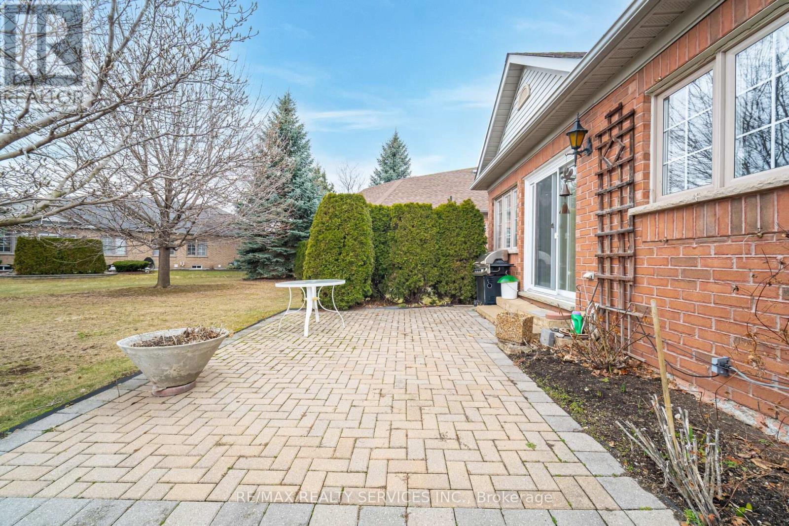 10 Orchard Park Gate, Brampton, ON - Outdoor