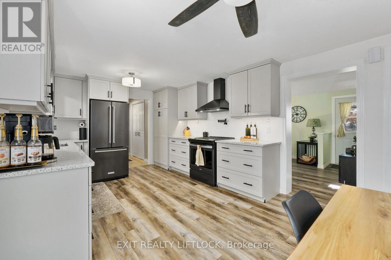 2348 18Th Line, Selwyn, ON - Indoor Photo Showing Kitchen With Upgraded Kitchen
