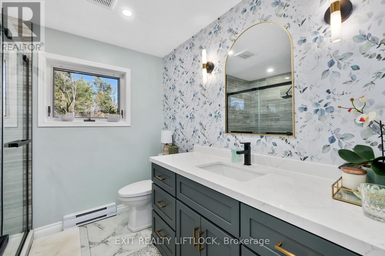 2348 18Th Line, Selwyn, ON - Indoor Photo Showing Bathroom