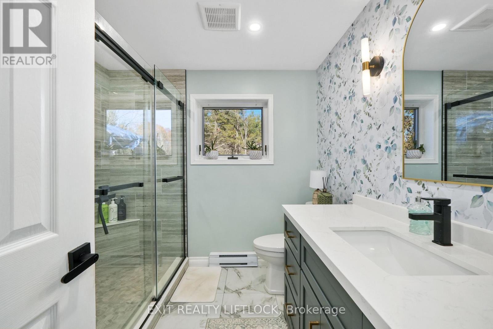 2348 18Th Line, Selwyn, ON - Indoor Photo Showing Bathroom